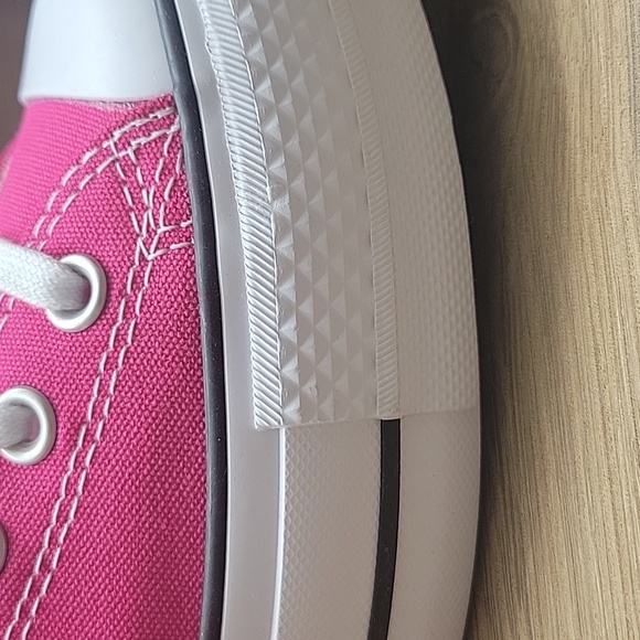 Converse shoes platform Brand new in the box. - Picture 10 of 12